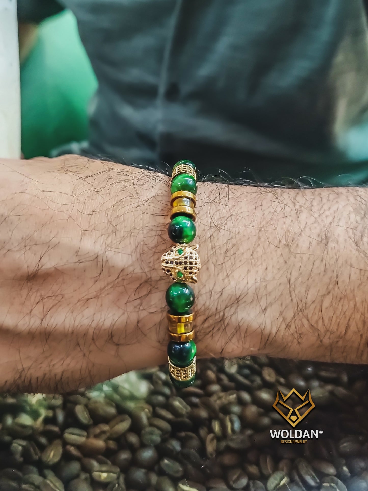 Pulsera verde con detalles de Ámbar /Felino